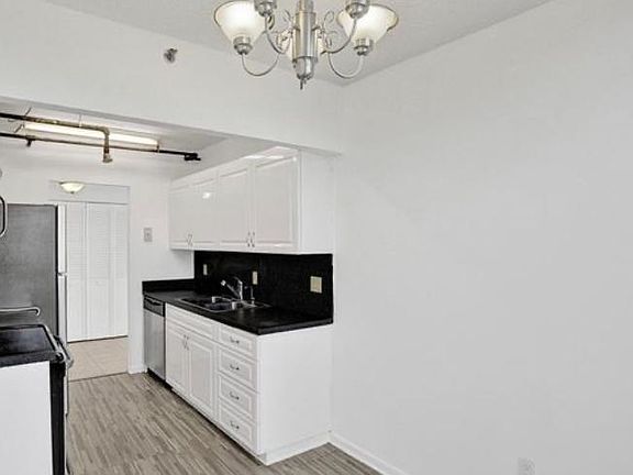 5th image of 1465 NE 123rd St #323