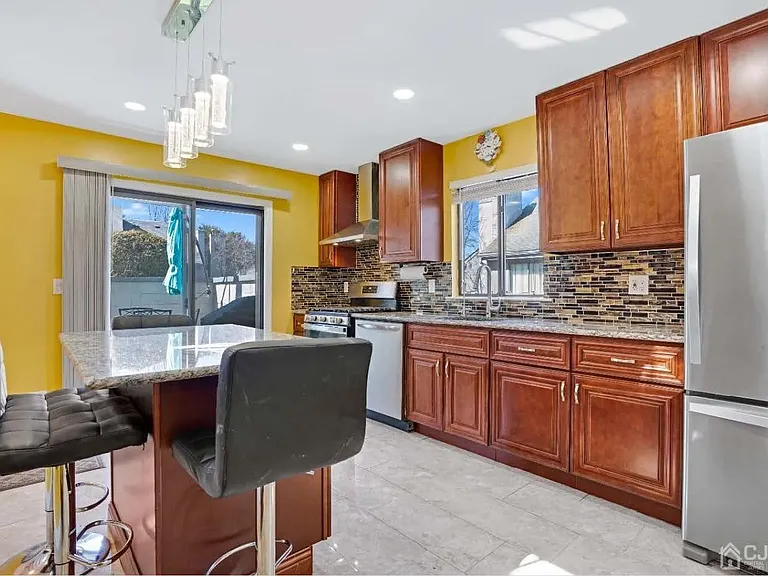 breakfast nook/kitchen island