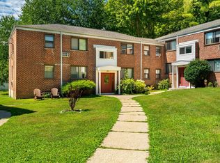 31 Lawrence Dr APT D, White Plains, NY