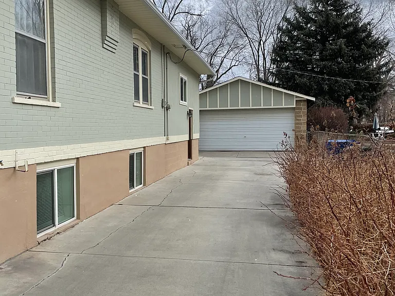 2591 S Park St — Photo 4