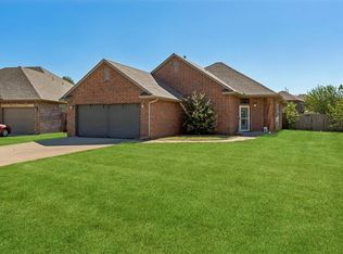 4712 Elk Creek Dr, Yukon, OK 73099