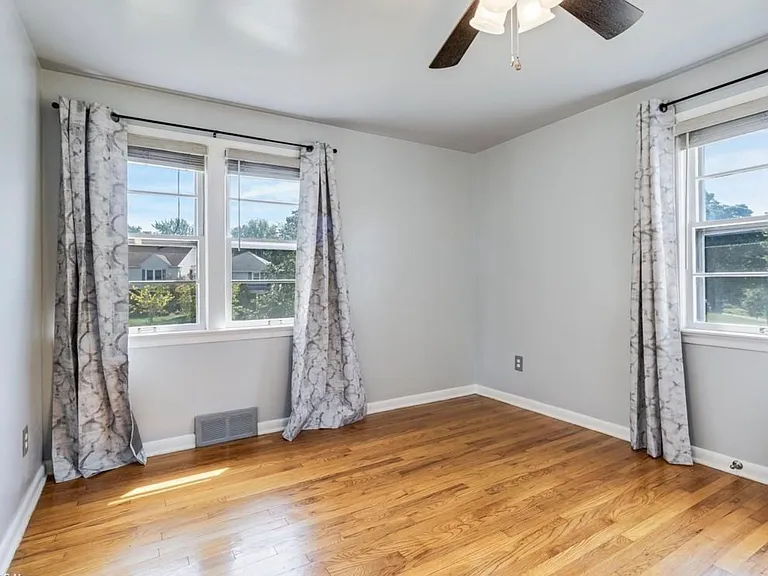 2348 Saybrook Rd — Photo 27