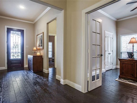 3rd image of 221 Harcourt Ave