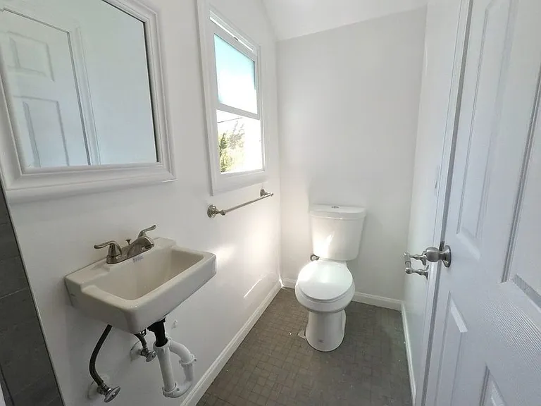 1925 10th St #12 — Photo 5