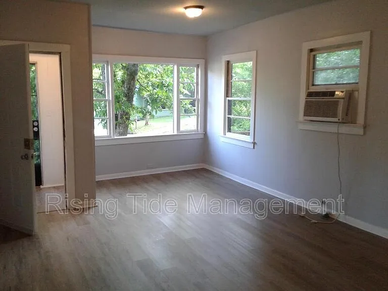 220 58th St — Photo 7