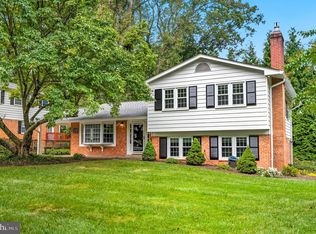1722 Pine Valley Dr, Vienna, VA 22182