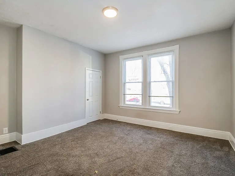 188577_023_main_bedroom_13330451.jpg