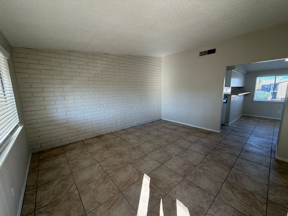 1st image of 5225 Carousel Dr