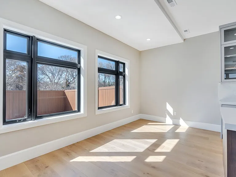 Jocelyn Court Townhomes — Photo 24