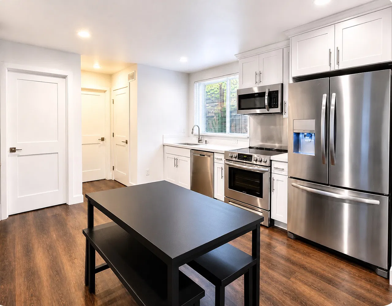 9 bed, 1600 sqft, $1,050 — Photo 2