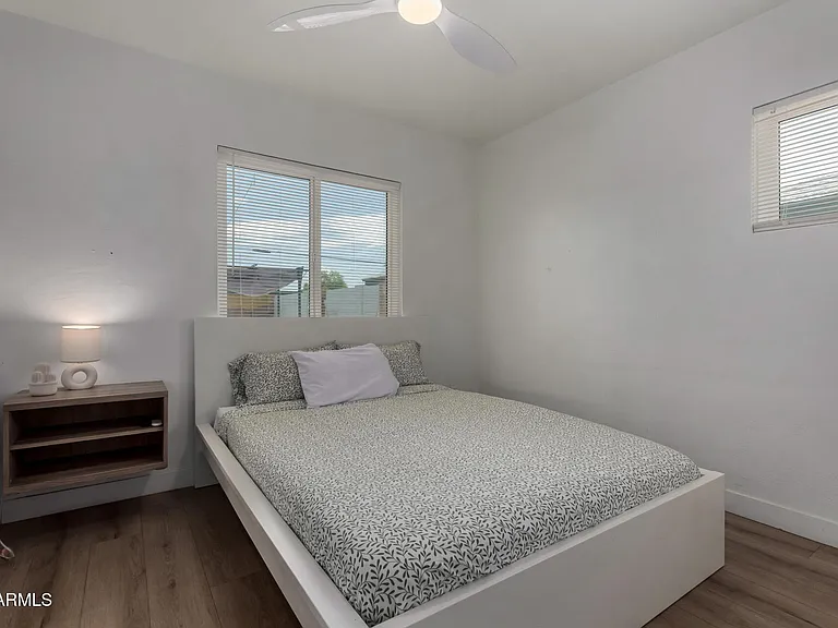 829 W Mitchell Dr — Photo 8