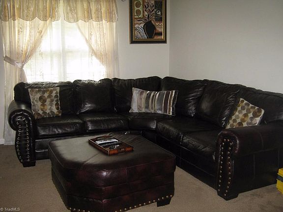 3rd image of 2141 Broadview Dr