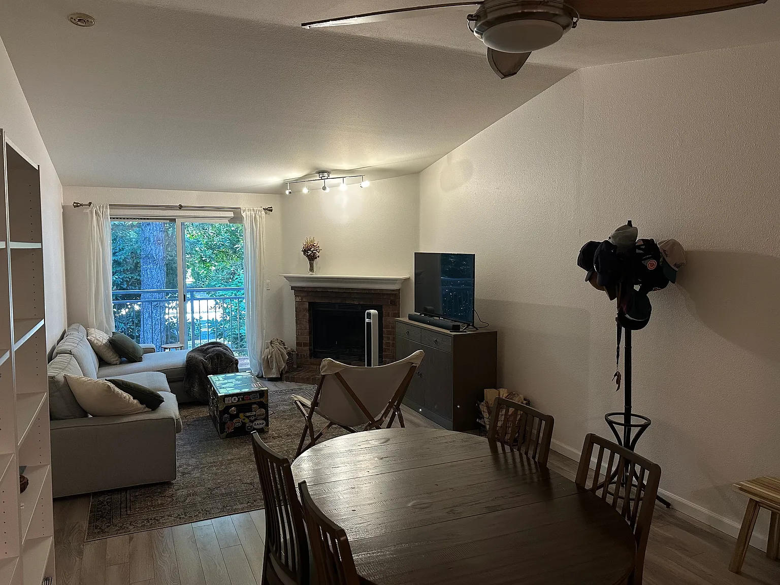 2 bed, 979 sqft, $2,600 — Photo 4