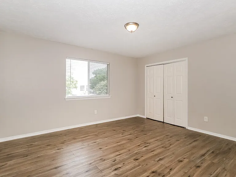 17116 Valley Glen Rd — Photo 12