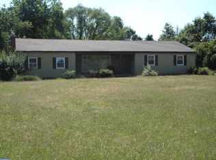 64 Center Square Rd, Swedesboro, NJ 08085