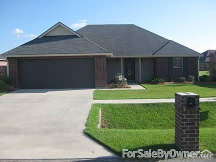 Front of 207 Pavilion. : Professionaly landscaped yard, in center of neighborhood. Sidewalks through