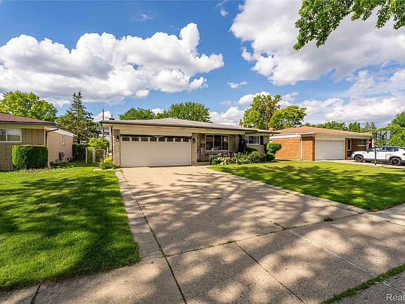2nd image of 3173 Hedge Dr