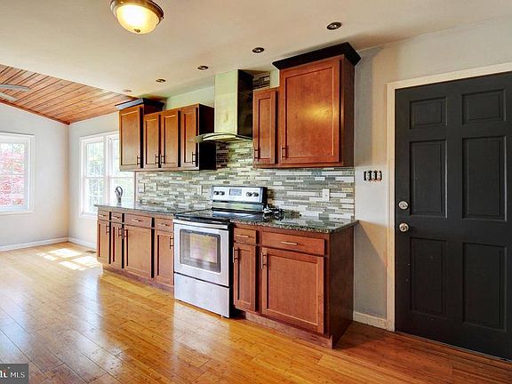 5th image of 229 N River Dr