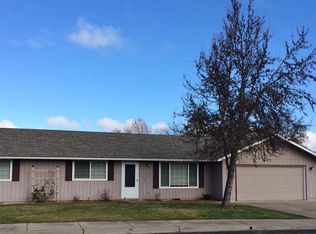 999 Forest Glen Dr, Central Pt, OR 97502