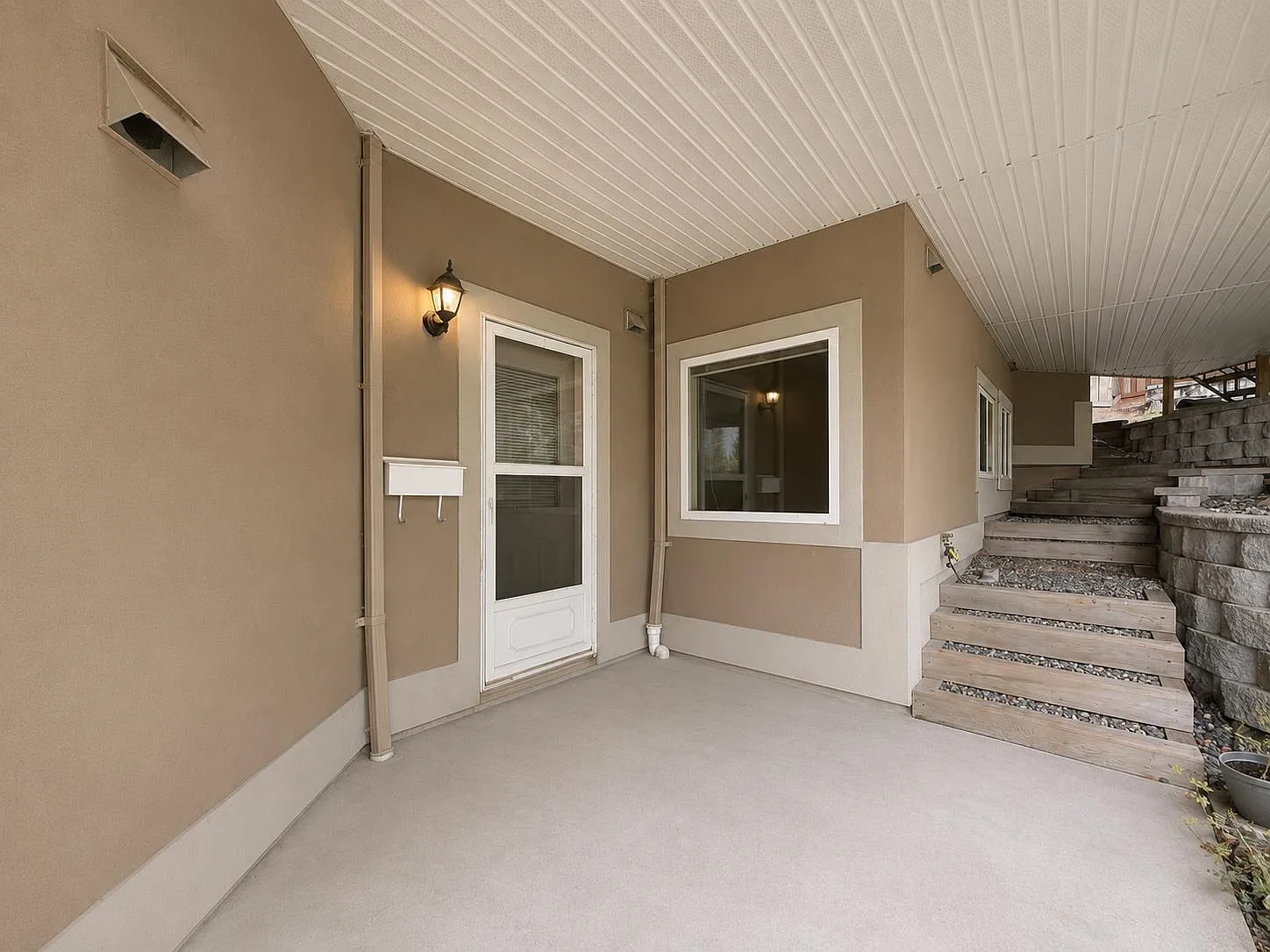 3 bed, 1000 sqft, $2,000 — Photo 1