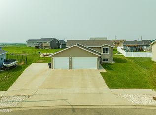5013 39th Ave NW, Mandan, ND 58554