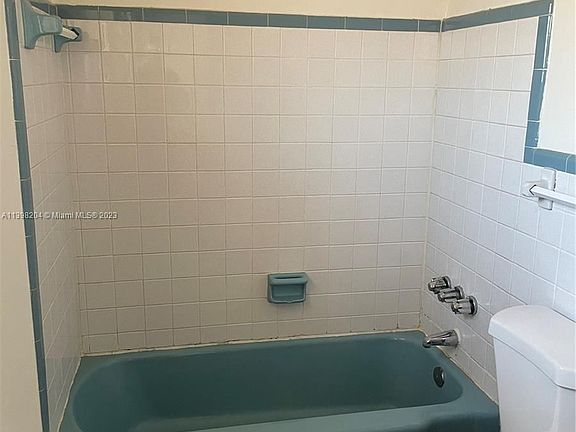 4th image of 5941 NE 18th Ave APT 2