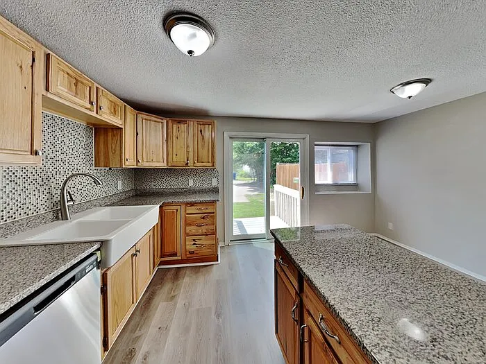 3 bed, 2.0 bath, 1440 sqft, $2,145 — Photo 4