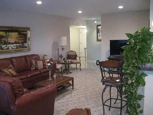 2nd image of 9395 Landings Ln #604-DES