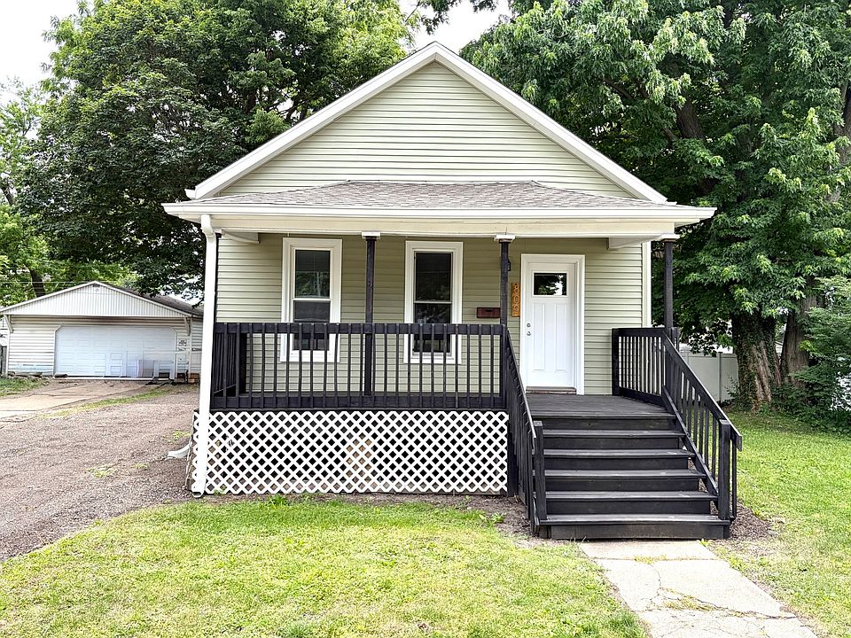 1st image of 809 Douglas St