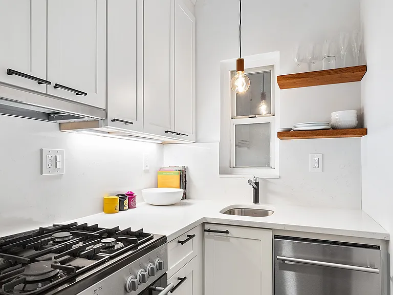 434 E 58th St #6B — Photo 4