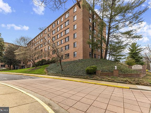 2nd image of 3000 Spout Run Pkwy APT D512