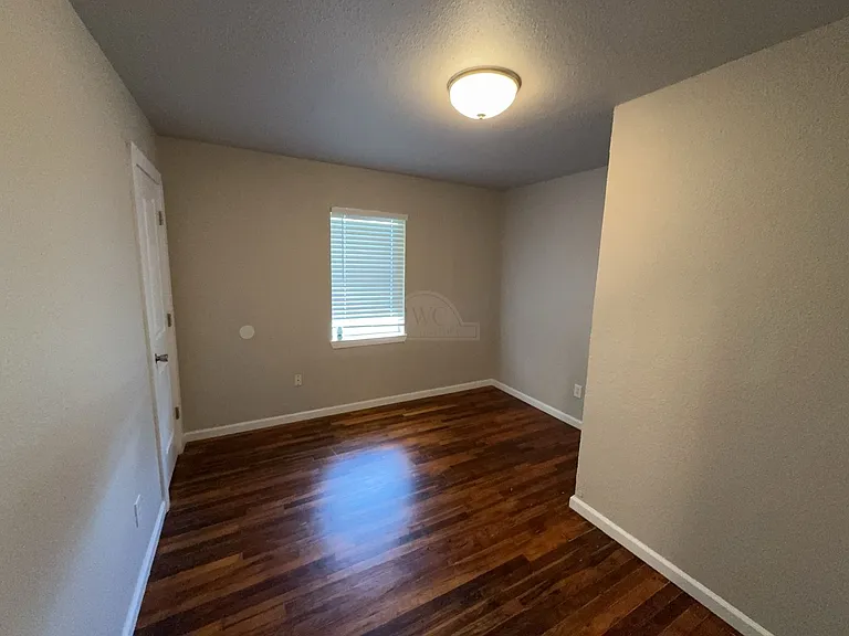 707 N Main St — Photo 12