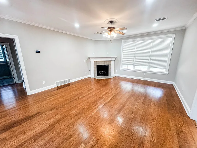 621 Covington Walk Ln S — Photo 3