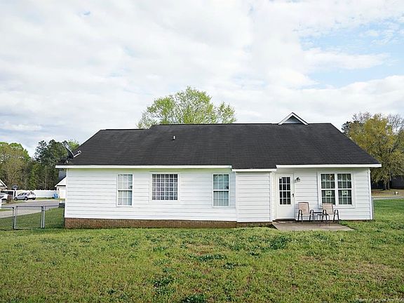 3rd image of 127 Hosta Dr