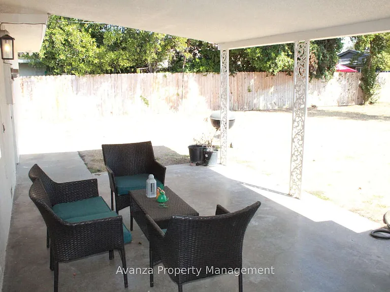 725 W Rialto Ave — Photo 23