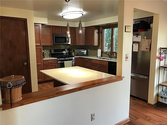 5th image of 61 Settlers Row