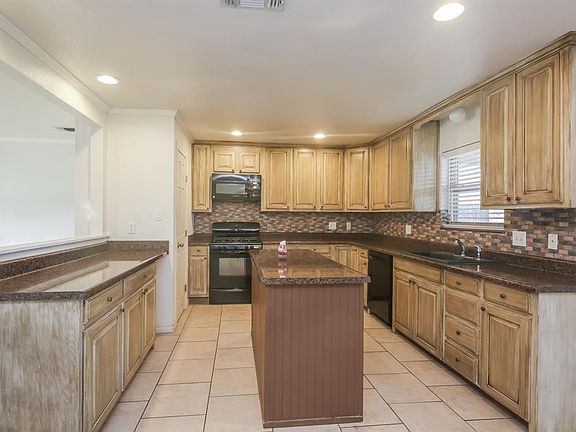 2nd image of 817 Palomino Dr