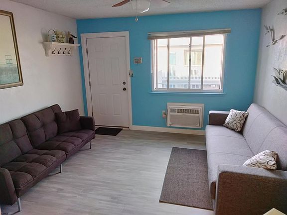 2nd image of 921 Wesley Ave APT B22