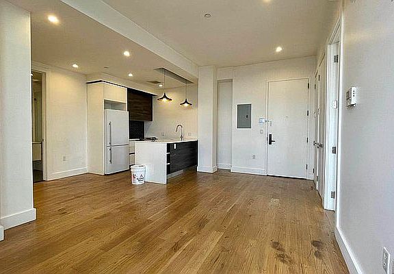 3rd image of 530 Midwood St APT 6C