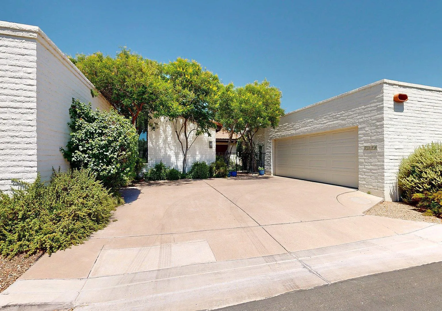 3 bed, 2.5 bath, 2679 sqft, $6,000 — Photo 1