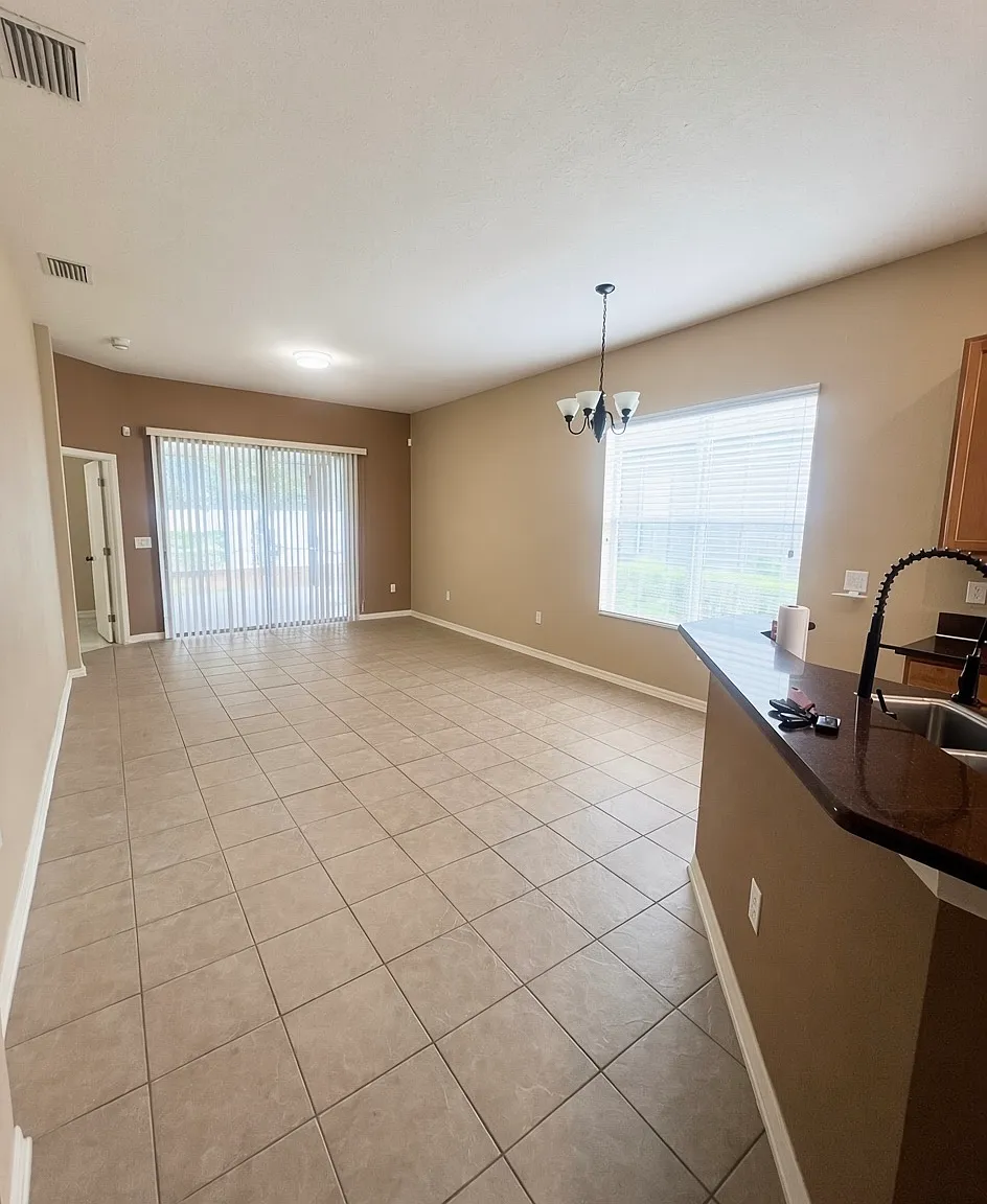 2 bed, 1455 sqft, $2,050 — Photo 3