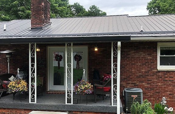 Entry to house from driveway