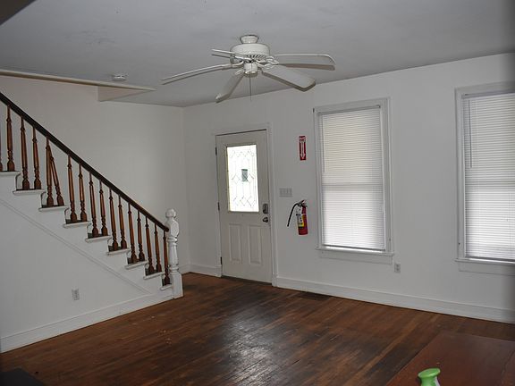 4th image of 13 Walnut St