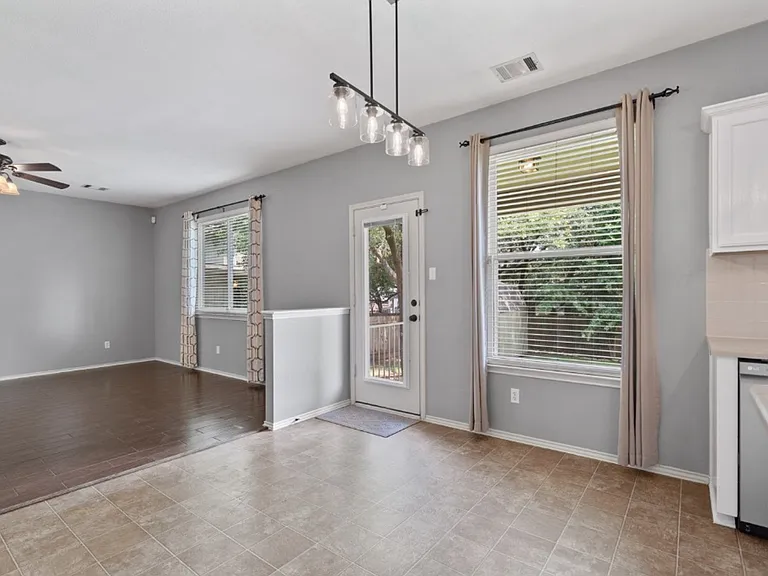 2704 Greenlee Dr — Photo 13