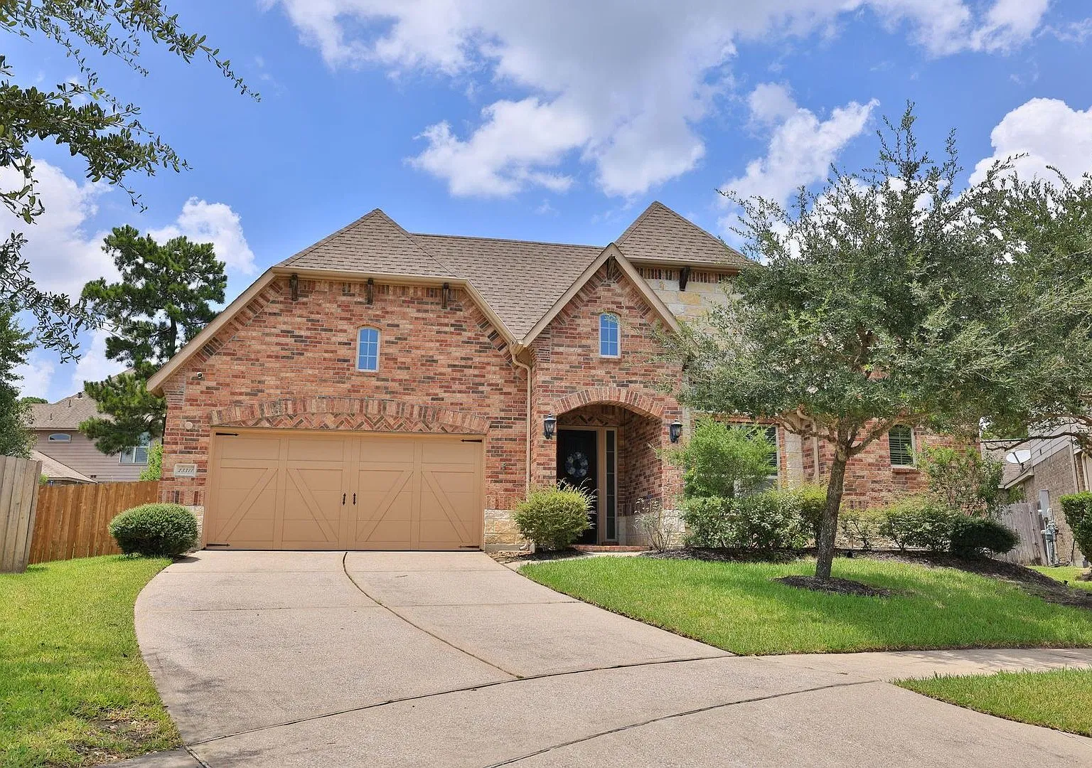 Beautiful Home in Spring! — Photo 2