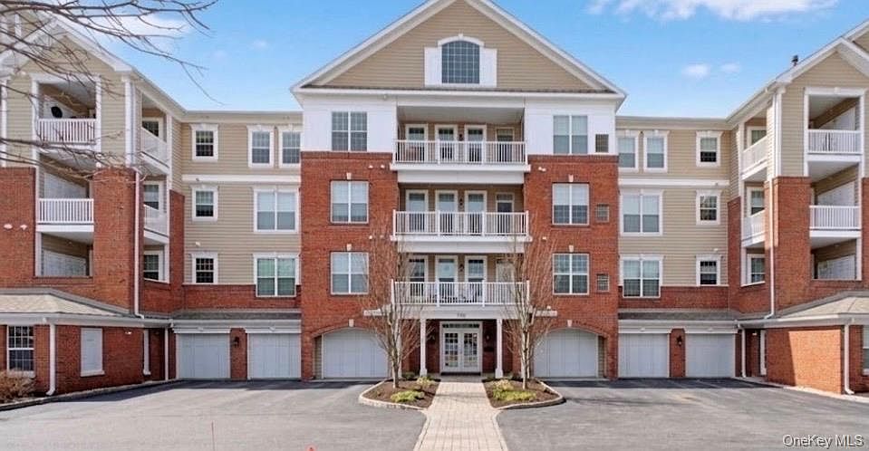 1st image of 734 Regency Drive