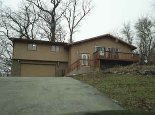 207 Baron Dr, Spring Grove, IL 60081