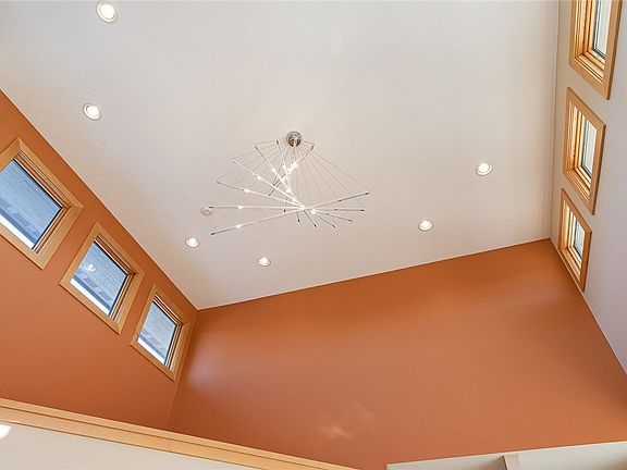 3rd image of 14422 Oakwood Dr
