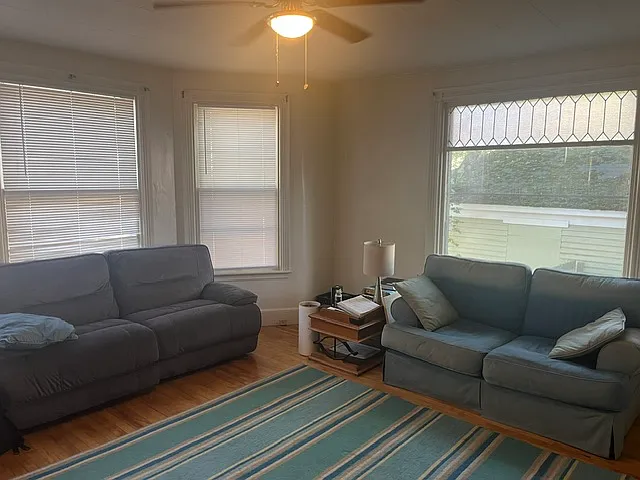 3 bed, $800 — Photo 2