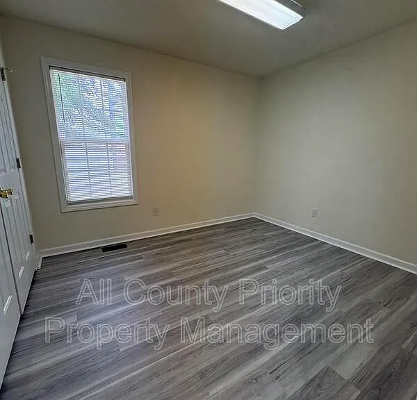 303 Sunrise Ave — Photo 8